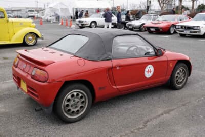 ホンダ ビート:誕生から35年が経過しても古さを感じさせない美しいリアビューが魅力的だ