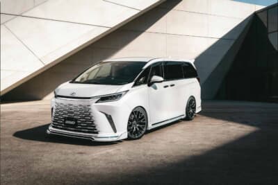 レスサスLM:ホムラ2×9Rの新色、スーパーダークガンメタを履かせている。重厚感あるLMにスポーティな要素を付与する