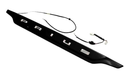 トヨタ プリウス：60系プリウス専用に設計されたガーニッシュとLEDユニットのセット