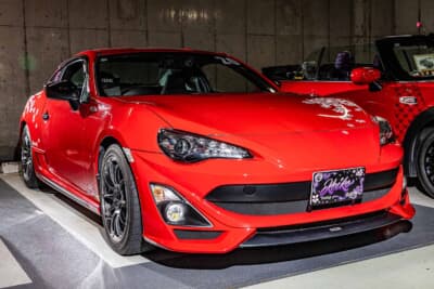 トヨタ 86: 足回りにこだわりつつも、エンジン系はできるだけノーマルでタイムを出すというコンセプトで仕上げられたエクステリア