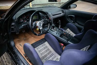 1万6875ポンド（邦貨換算約359万円）で落札されたマツダ「RX-7」（C）Iconicauctioneers