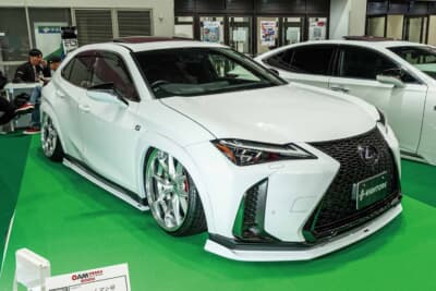 レクサス UX:大阪オートメッセのエイトーレブースで脚光を浴びた女性オーナーの渾身の一台