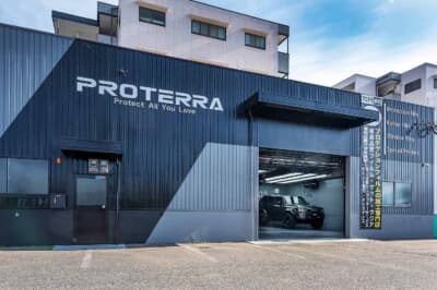 今回施工を担当したプロテラジャパンは、福岡市東区にあるプロテクションフィルム施工の専門店だ
