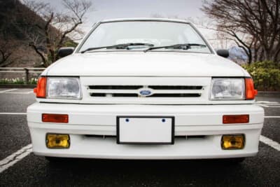 フォード フェスティバ 1.3S ホットエクステリア:直線的で愛嬌のあるフロントマスク