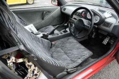ホンダ ビート:大切に維持されているワンオーナー車。純正のゼブラ柄シートも綺麗な状態だ