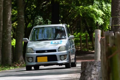 スバル プレオ:ラリー特有のミスコースも乗り越えて見事に完走へと向かっていく若手クルーの奮闘