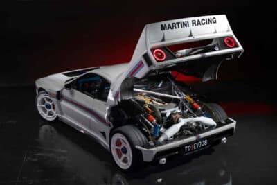 キメラ EVO38:リアのエンジンルームが大胆に開かれた状態を確認できる