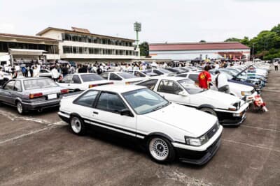 トヨタ AE86:やはり白黒のパンダカラーが大多数を占めている