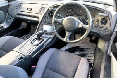 3万1500ポンド(邦貨換算約674万1000円)で落札されたトヨタ「A80型スープラ」(C)Iconicauctioneers