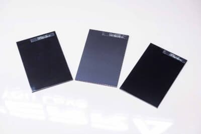 光沢タイプとマットタイプを用意し、保証年数の異なるフィルムから用途に合わせて選べるラインアップ