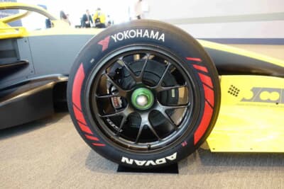 純国産フォーミュラカー NFP:右フロントはTWS製18インチホイールとエンドレス製ブレーキキャリパーを組み合わせる。ヨコハマADVANのフロントタイヤを履く