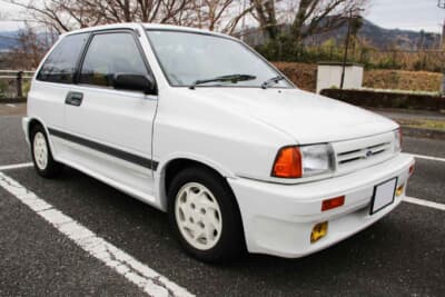 フォード フェスティバ 1.3S ホットエクステリア:専用のフロントバンパースポイラー