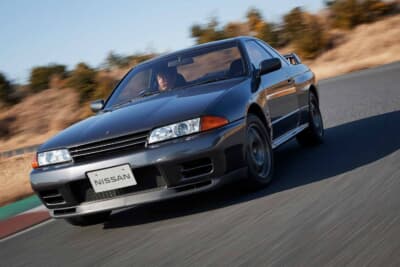1989年に登場した第2世代GT-R・BNR32型。アテーサE-TSとスーパーHICASを搭載する