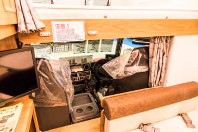 ミスティック アンセイエ：全長5.3mという限られた車内スペースながら、各装備が巧みにレイアウトされている