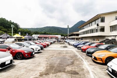 トヨタ 86:各シリーズやモデルごとに美しく整列して展示された