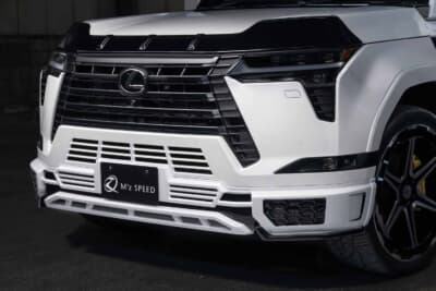レクサス GX：スピンドルグリルと連動した台形ボトムで精悍にまとめた大型フロントハーフ