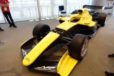 純国産フォーミュラカー NFP:全長5229mm、全幅1900mmの純国産フォーミュラカー。ボディカウルにはカーボン、ケブラー、天然繊維複合材が採用される