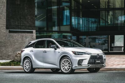 レスサスRX:ホムラ2×9Rの新色、DMC/サイドサンライトシルバーを履かせている。シルバー系はよりクリーンなイメージに仕立てられる