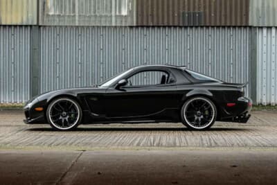 1万6875ポンド（邦貨換算約359万円）で落札されたマツダ「RX-7」（C）Iconicauctioneers