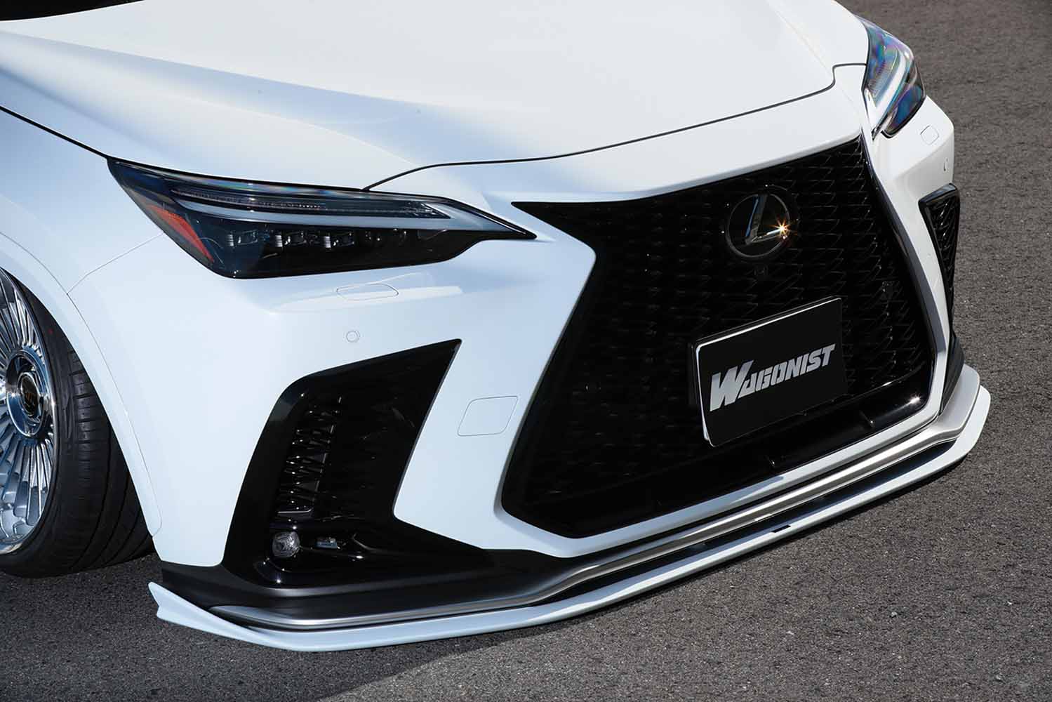 ボタンひとつで車高が15cm上がる！エイトーレが手がけたレクサス「NX