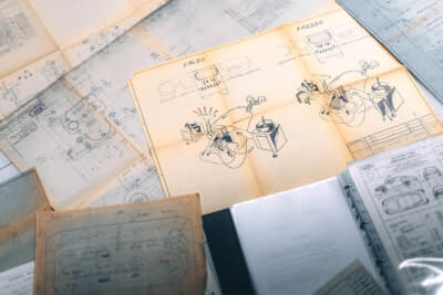 ランボルギーニ・ポロストリコには、技術図面、オリジナルスケッチ、生産記録、写真、商業書簡など、1963年の創業以来収集されてきた膨大な資料が保管されている