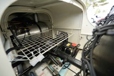 ライレー 9スペシャル：車体下部の空間を活用して手荷物を置けるように自作で工夫した