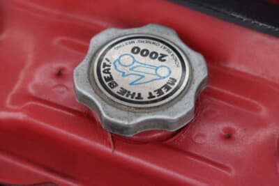 ホンダ ビート:車内に置かれたキャップはツインリンクもてぎでのイベント記念品だ