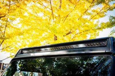 メルセデスAMG G63：ルーフ前端に備えたルーフトップLEDライトバーが圧倒的な存在感を放つ