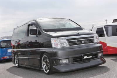 日産 E50型エルグランド：フロントエアロはケンスタイル製。ホイールはピュアスピリッツ・ブライドル（18×9 インセット31） 