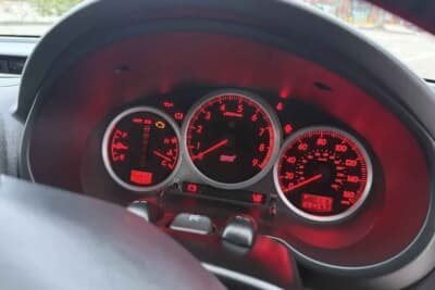 1万〜1万2000ポンド（邦貨換算約215万〜258万円）で現在も販売中のスバル インプレッサWRX STI SpecD (C)Iconicauctioneers