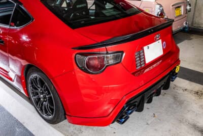 トヨタ 86: カーボンスポイラーとディフューザーで引き締まったリアビュー