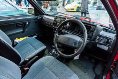 フォルクスワーゲン ゴルフ2 CLi：ダッシュボードの割れもなく、当時人気のあった右ハンドル車の端正なインテリア