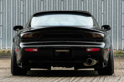 1万6875ポンド（邦貨換算約359万円）で落札されたマツダ「RX-7」（C）Iconicauctioneers