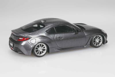 トヨタ GR86：テール周りの細部もリアルに再現されたマグネタイトグレーメタリックのリアビュー