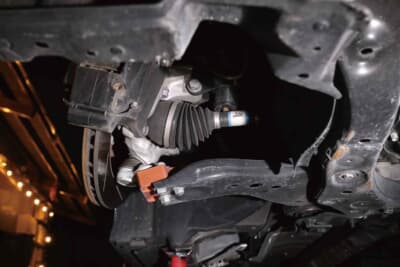 トヨタ ヴェルファイア：ロールセンターアダプターはTディメンド。ナックルは削り込みで3度ほど角度を稼ぐ