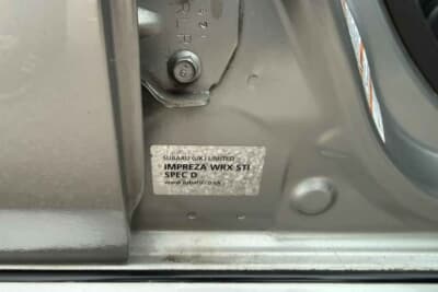 1万〜1万2000ポンド（邦貨換算約215万〜258万円）で現在も販売中のスバル インプレッサWRX STI SpecD (C)Iconicauctioneers