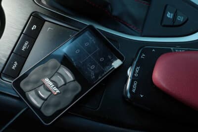 レクサス UX:エアリフトパフォーマンスのコントローラーで車高を自在にあやつる