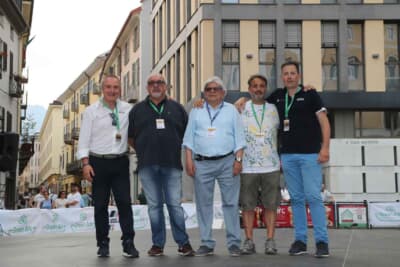 Rally della Lana Revival：イベントを支えるオーガナイザーや当時のメカニックなど関係者たちの記念撮影