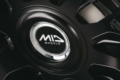 MIDエクスクルーシブ029M:表情を変えられる2種のキャップを同梱。クリーンに装えるリングタイプのセンターキャップ
