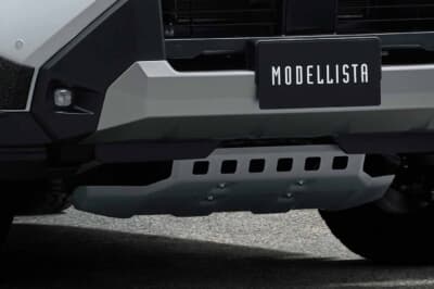 トヨタ 新型ハイラックス:フロントのボトムには、アンダーカバーが装着されている。ボトムがしっかりとガードされているのがポイント