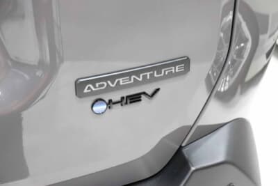 トヨタ RAV4:今回のベース車両はアドベンチャー。カンサスライトは現在のところアドベンチャーに対して適合が取れている