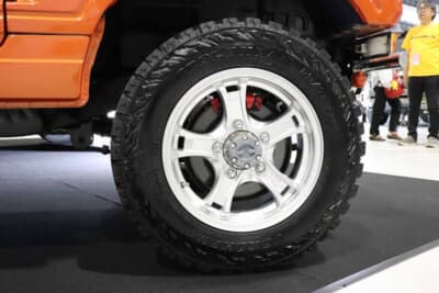 スズキ ジムニー：ホイールもしっかりとチェンジ。ウェッズのKEELER（キーラー）を手に入れ装着。タイヤはジオランダーM／T（185／55R16）