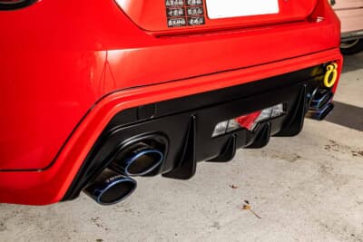 トヨタ 86: マフラーはトムス製エアロに合わせてエンド部分のみを交換し、できるだけ純正をキープしている