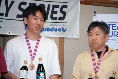 スバル プレオ:見事Cクラス3位に輝いた今大会の最年少参加者である18歳の渡辺颯太さんと父親