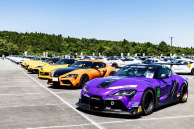 専用エリアに色鮮やかなスープラがずらりと並ぶ圧巻の光景