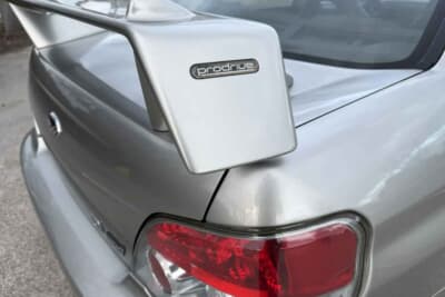 1万〜1万2000ポンド（邦貨換算約215万〜258万円）で現在も販売中のスバル インプレッサWRX STI SpecD (C)Iconicauctioneers