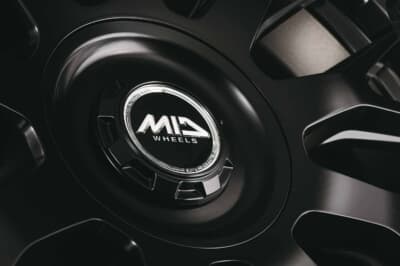 MIDエクスクルーシブ029M:同梱されるセンターキャップには、レーシーなセンターロック風デザインを用意。好みで選択できる