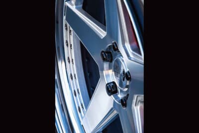 スーパースター レオンハルト：ハブが高い車両にも対応するセンターキャップ周辺意匠