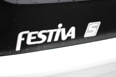 フォード フェスティバ 1.3S ホットエクステリア:マツダが開発してオートラマ店で販売