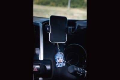トヨタ ウイッシュ:助手席側のエアコンルーバー付近にもさりげなく推しの可愛いグッズを配置
